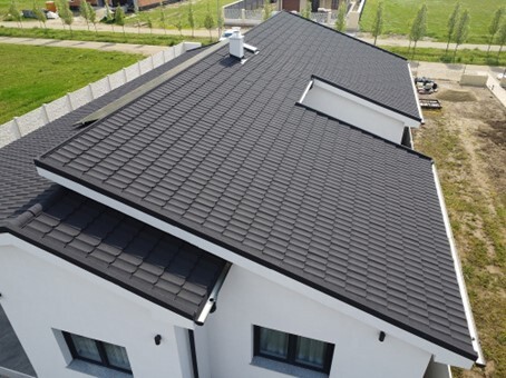 ESETTANULMÁNY: A SZEGLEMEZES TETŐK IDEÁLIS CSERÉPANYAGA A KŐSZÓRT FÉM TETŐFEDÉS